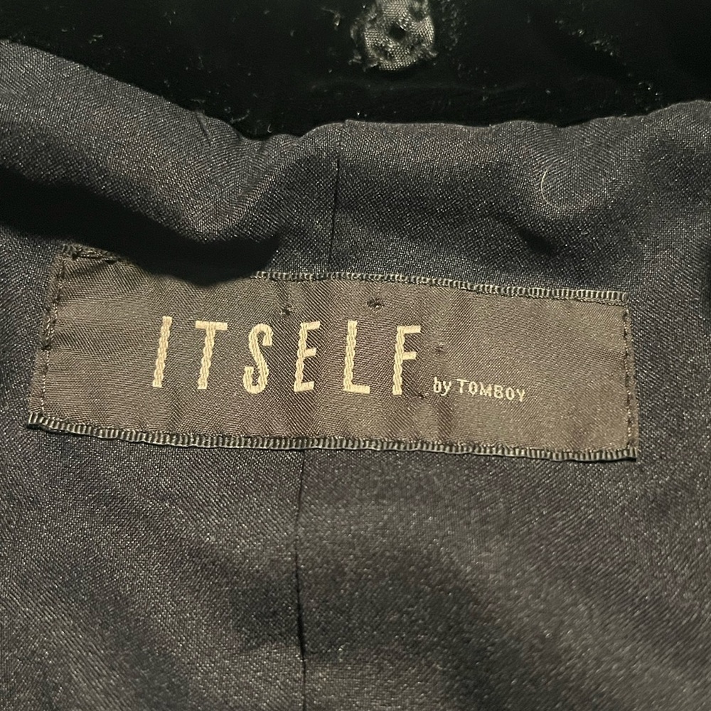 TomboyX Black Velvet Blazer with Tailored Fit - Picture 4 of 6